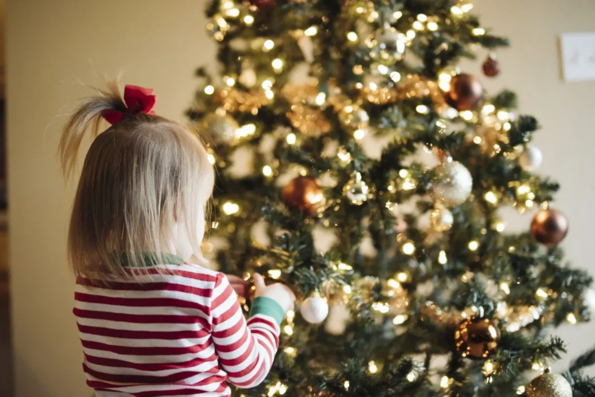kid-with-christmas-tree